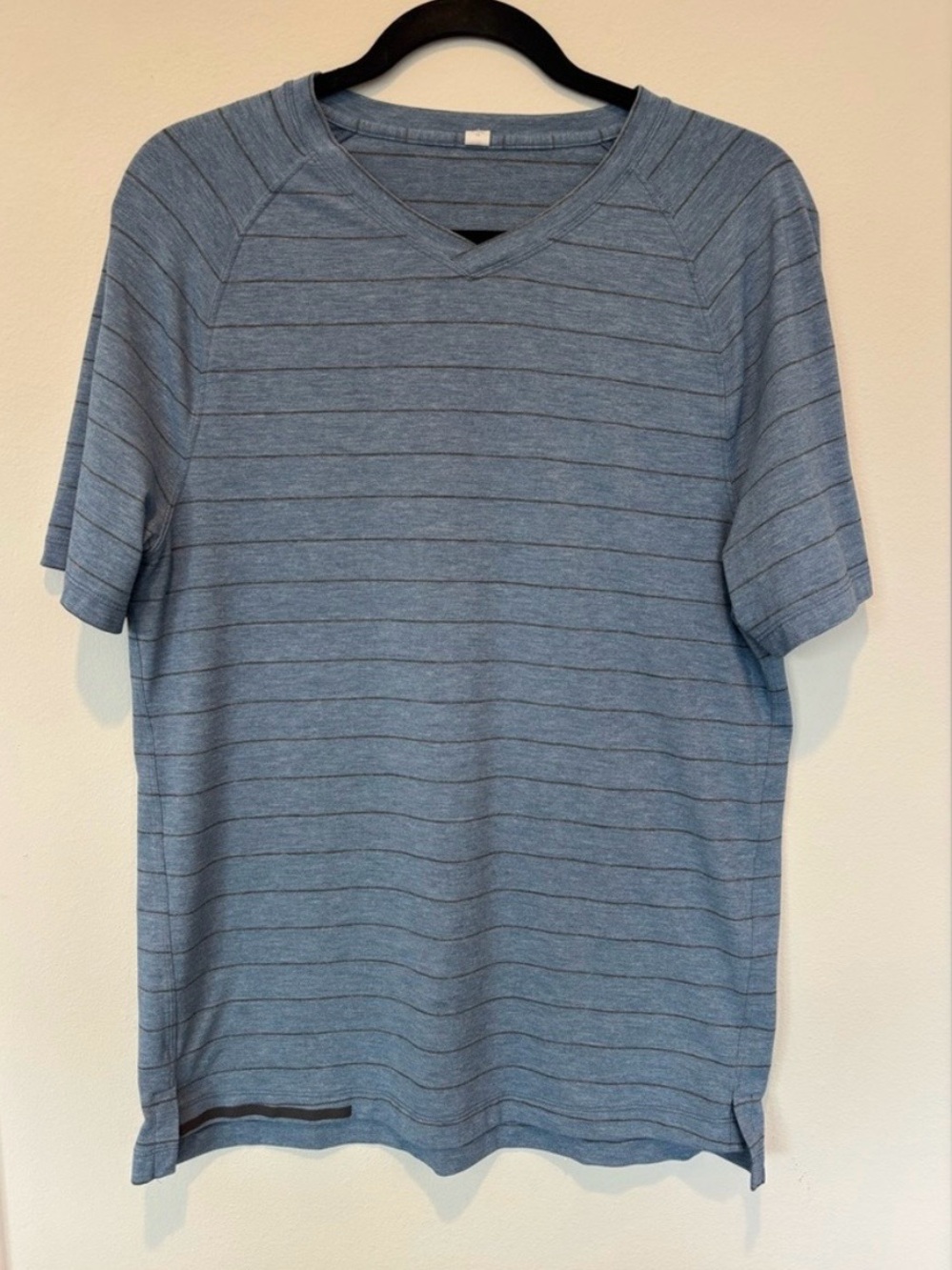 Men's Lululemon Short Sleeve Blue Stripe Shirt, Medium